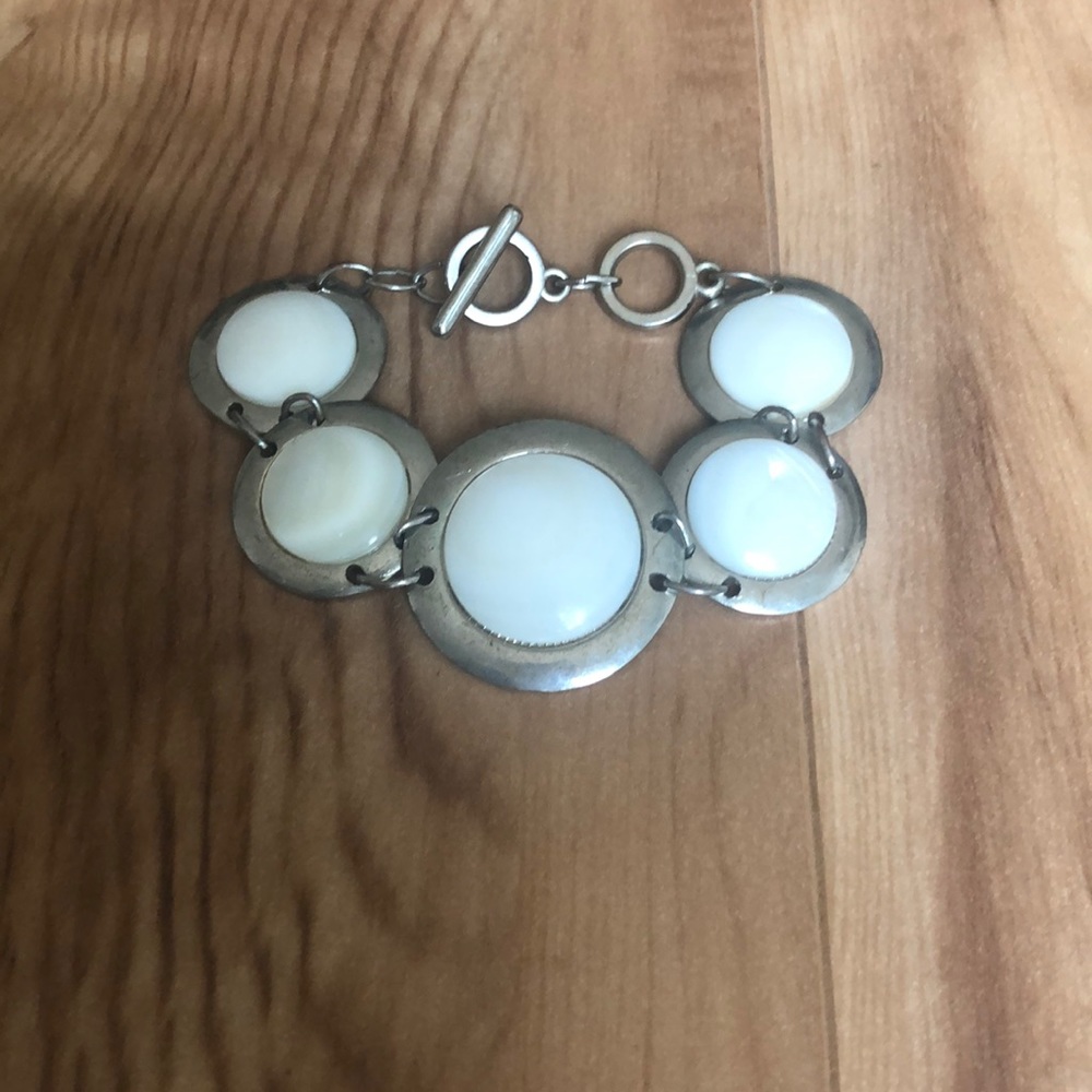 Woman’s linked bracelet